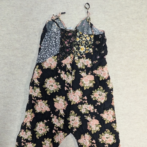 American Eagle Floral Patchwork Jumpsuit One Piece Jumper Flowy Resort Size XL - Picture 9 of 12